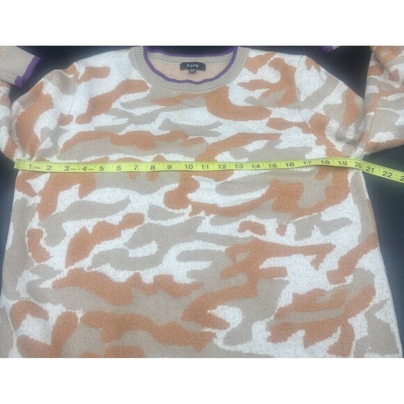 Women’s FATE Distressed ORANGE BEIGE Camo Crew Neck Pullover Sweater Sz Medium - Picture 10 of 12